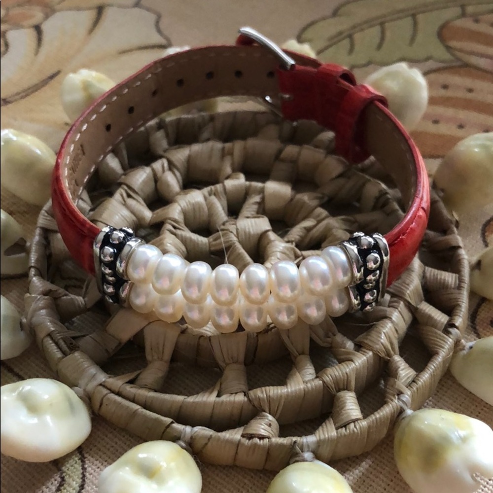 Honora Pearl, red leather bracelet
